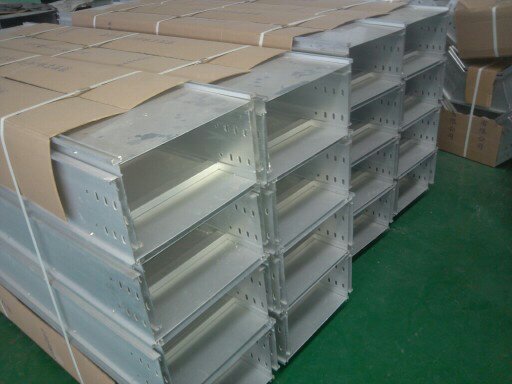 　 Aluminum cable trays